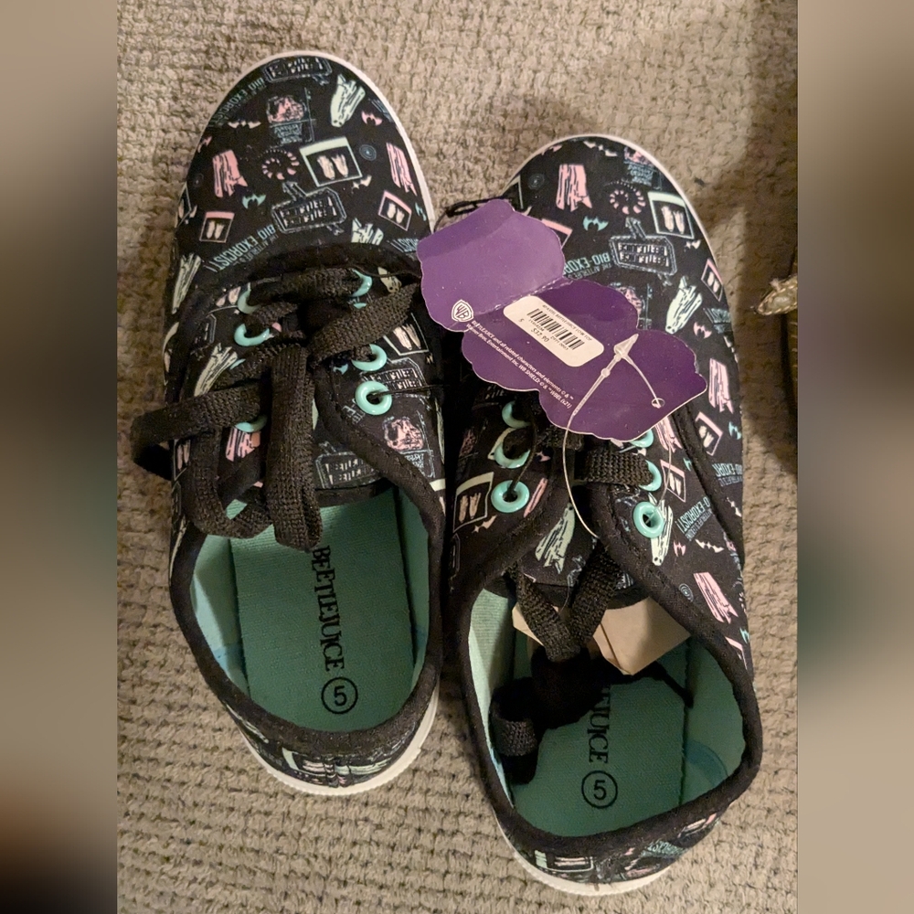 Hot Topic Beetlejuice Sneakers Size 5 NWT